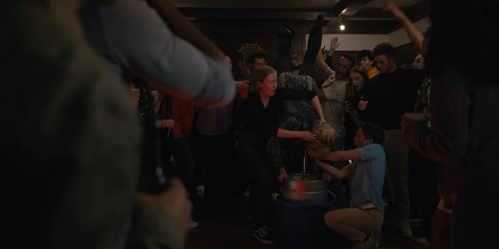 Vans Sneakers in Hacks S03E08 “Yes, And” (2024) (Image 2)