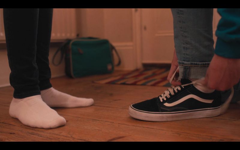 Vans Sneakers in Heartstopper S01E06 “Girls” (2022) (Image 1)