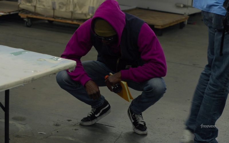 Vans Sneakers in Jury Duty S01E04 “Field Trip” (2023) (Image 1)