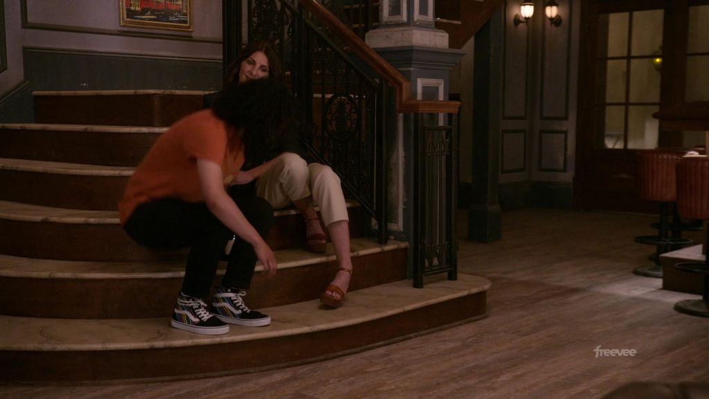 Vans Sneakers in Leverage - Redemption S02E03 “The Tournament Job” (2022) (Image 1)