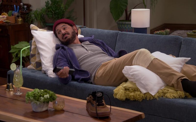 Vans Sneakers in Lopez vs Lopez S01E02 “Lopez vs Anxiety” (2022) (Image 1)