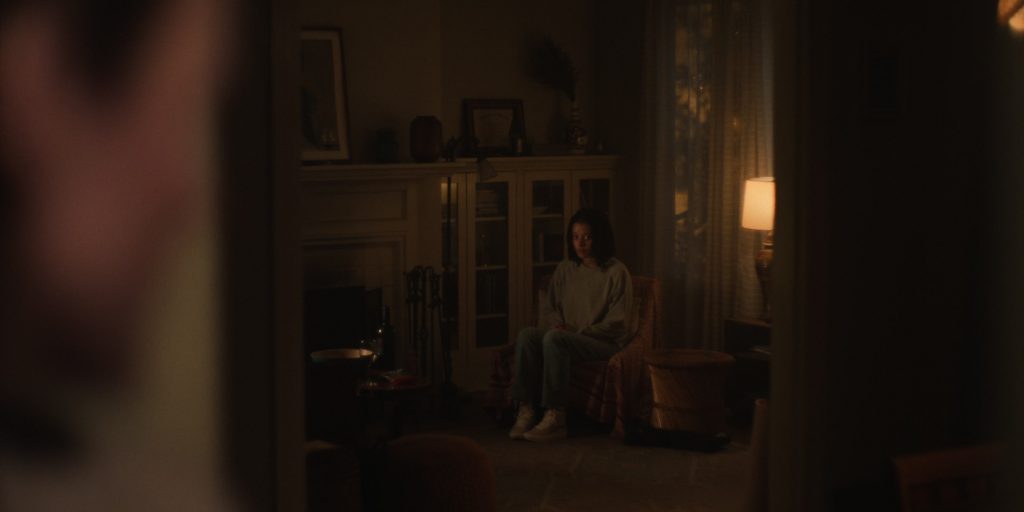Vans Sneakers in Presumed Innocent S01E08 “The Verdict” (2024) (Image 4)