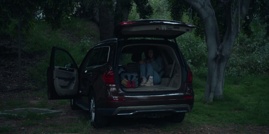 Vans Sneakers in Presumed Innocent S01E08 “The Verdict” (2024) (Image 8)