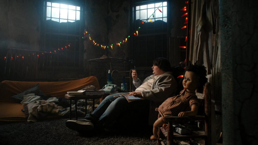 Vans Sneakers in Shining Vale S02E07 “Chapter 15 - Covens” (2023) (Image 3)