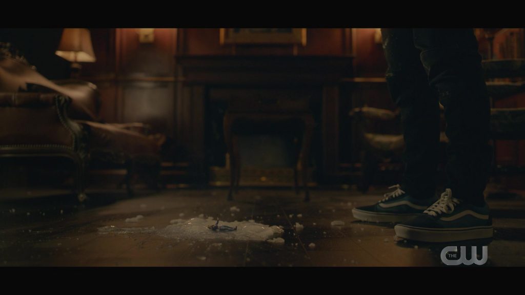 Vans Sneakers in Stargirl S03E04 “Frenemies – Chapter Four - The Evidence” (2022) (Image 1)