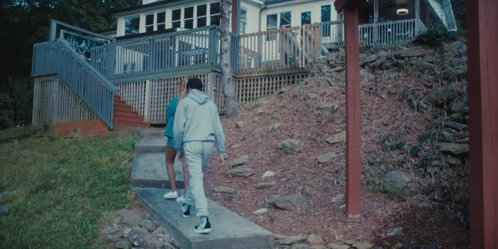 Vans Sneakers in Terror Lake Drive S03E06 “Ben” (2023) (Image 1)