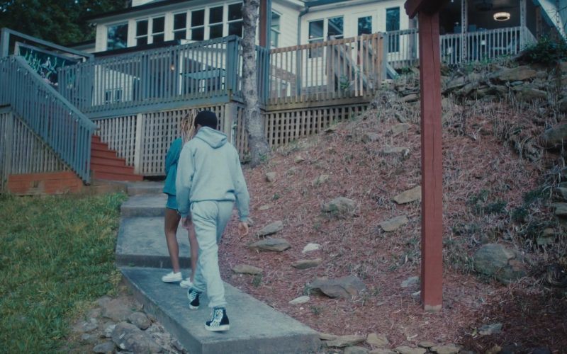 Vans Sneakers in Terror Lake Drive S03E06 “Ben” (2023) (Image 1)