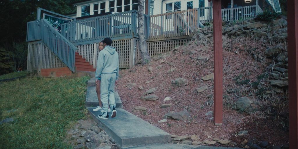 Vans Sneakers in Terror Lake Drive S03E06 “Ben” (2023) (Image 2)