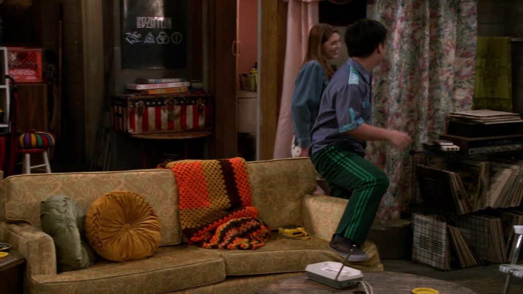 Vans Sneakers in That '90s Show S02E01 “You Oughta Know” (2024) (Image 4)
