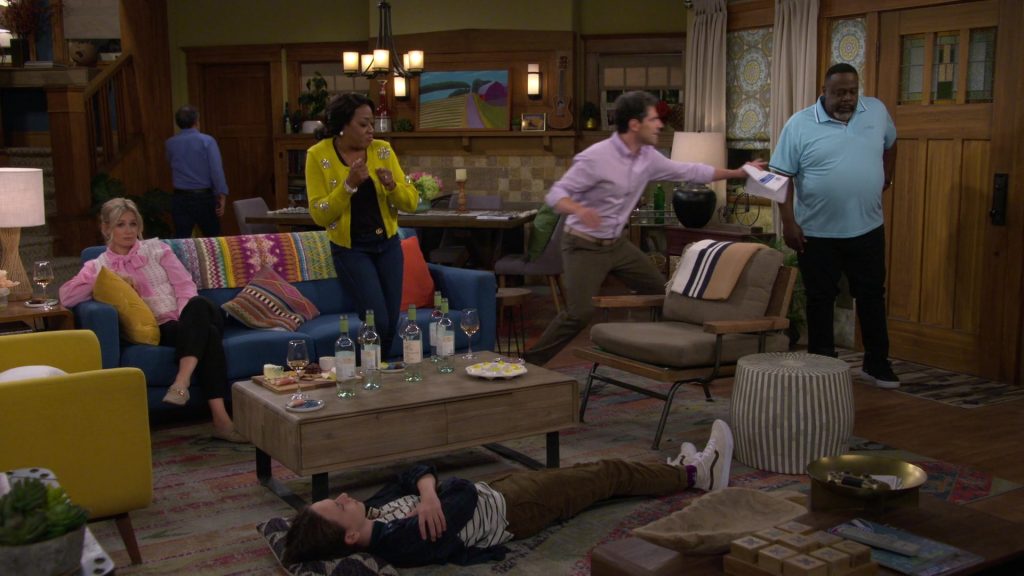 Vans Sneakers in The Neighborhood S07E03 “Welcome to the Vote” (2024) (Image 13)