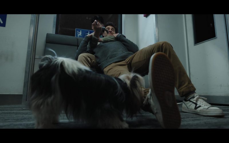 Vans Sneakers in The Recruit S02E02 “Y.A.R.A.C.O.T.D.O.P.” (2025) (Image 1)