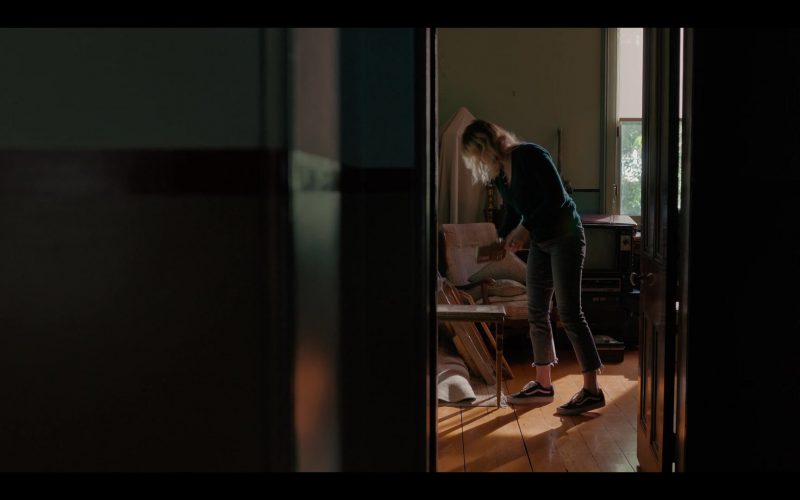 Vans Sneakers of Bella Heathcote as Andy Oliver in Pieces of Her S01E05 (2022) (Image 1)