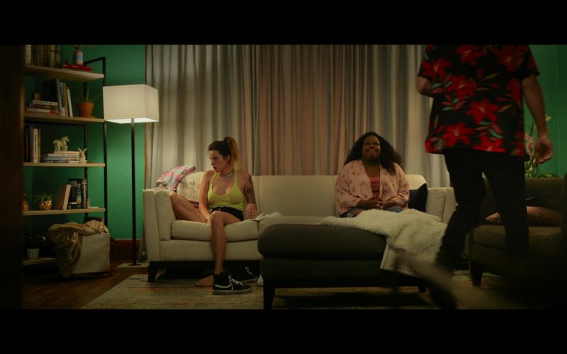 Vans Sneakers of Bella Thorne as Arielle Summers in Infamous (2020) (Image 1)