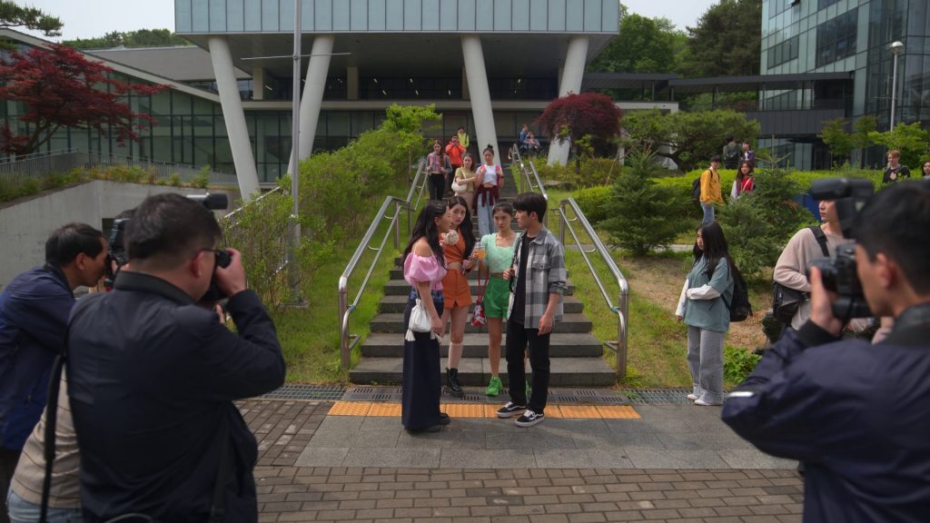 Vans Sneakers of Choi Min-young as Dae-heon Kim in XO, Kitty S01E07 “TIL” (2023) (Image 4)
