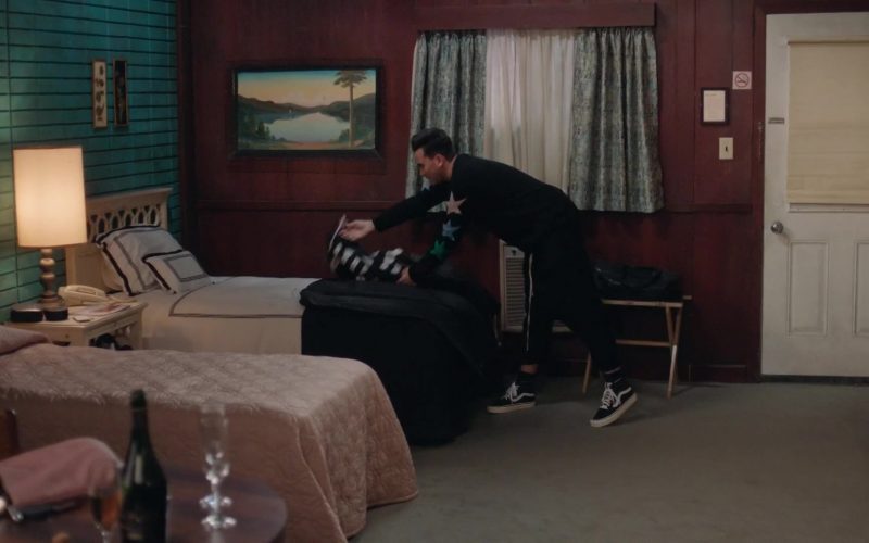 Vans Sneakers of Daniel Levy as David Rose in Schitt's Creek S06E14 “Happy Ending” (2020) (Image 1)