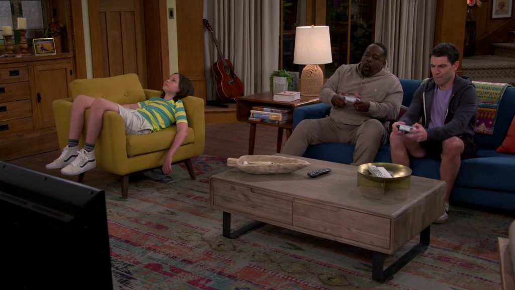 Vans Sneakers of Hank Greenspan in The Neighborhood S05E18 “Welcome to the Future” (2023) (Image 1)