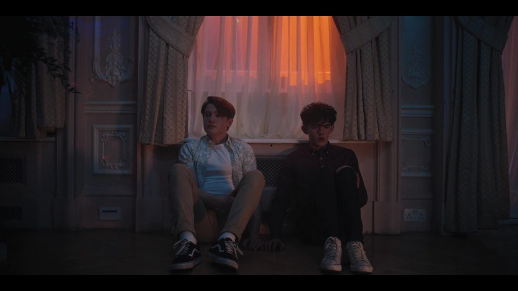 Vans Sneakers of Kit Connor as Nick Nelson in Heartstopper S01E03 “Kiss” (2022) (Image 3)
