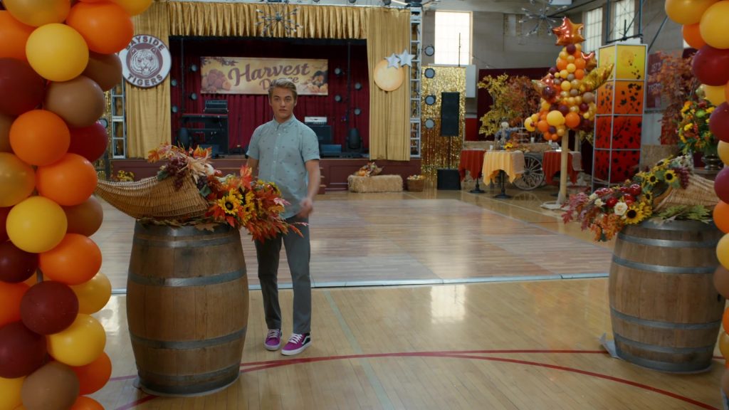 Vans Sneakers of Mitchell Hoog as Mac Morris in Saved by the Bell S01E04 “The Fabulous Birchwood Boys” (2020) (Image 1)