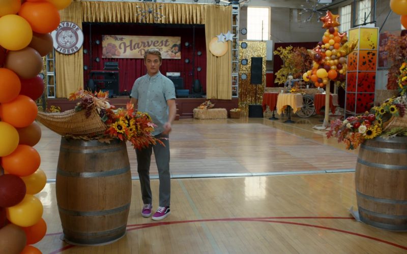 Vans Sneakers of Mitchell Hoog as Mac Morris in Saved by the Bell S01E04 “The Fabulous Birchwood Boys” (2020) (Image 1)
