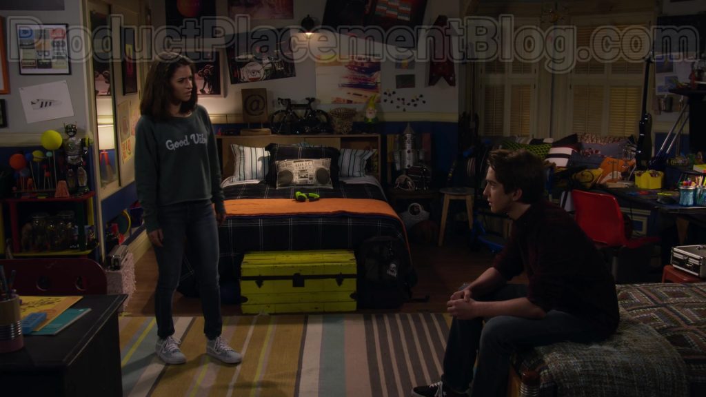 Vans Sneakers of Soni Nicole Bringas as Ramona in Fuller House S05E17 “Something Borrowed” (2020) (Image 3)