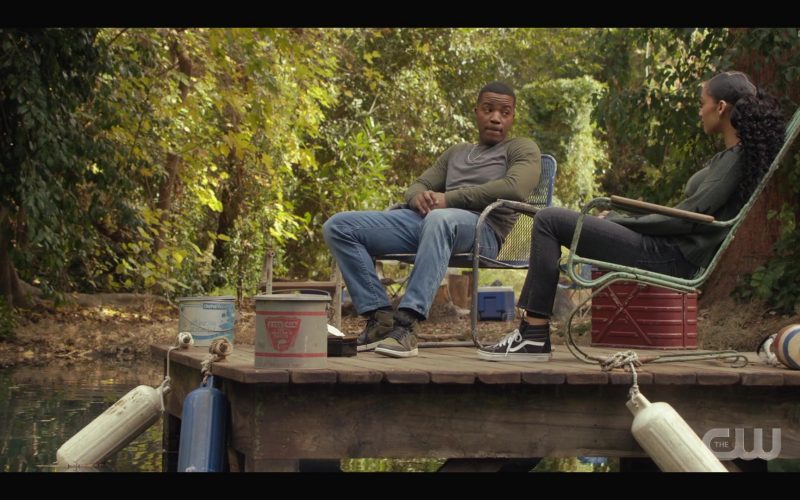 Vans Women's Hi Top Shoes in All American S03E06 “Teenage Love” (2021) (Image 1)