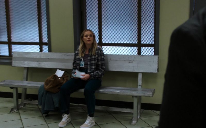Vans Women's HiTop Shoes in Law & Order - SVU S22E08 “The Only Way Out Is Through” (2021) (Image 1)
