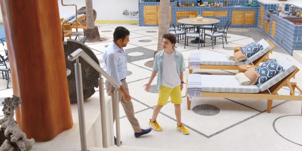 Vans Yellow Shoes of Raphael Alejandro as Hugo in Acapulco S02E06 “Hollywood Nights” (2022) (Image 1)