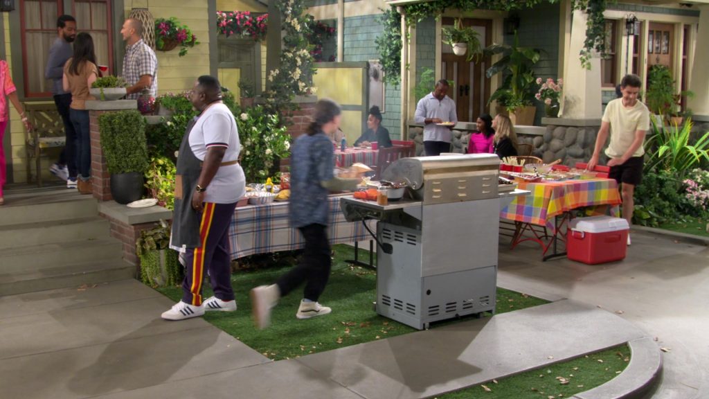 Vans and Adidas Shoes in The Neighborhood S07E04 “Welcome to the Great Beyond” (2024) (Image 3)