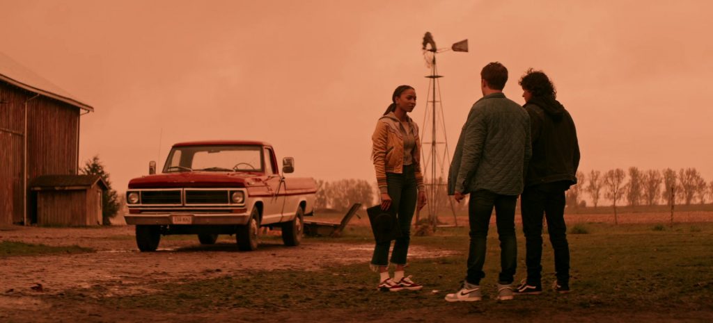 Vans and Nike Sneakers in Superman & Lois S02E15 “Waiting for Superman” (2022) (Image 1)