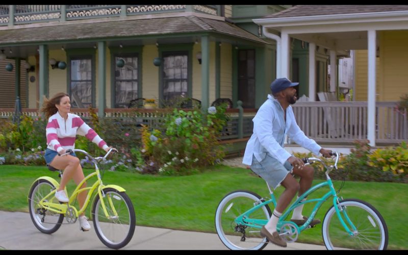 Veja Campo white leather sneakers in The Four Seasons S02E04 “On the Boardwalk” (2026) (Image 1)