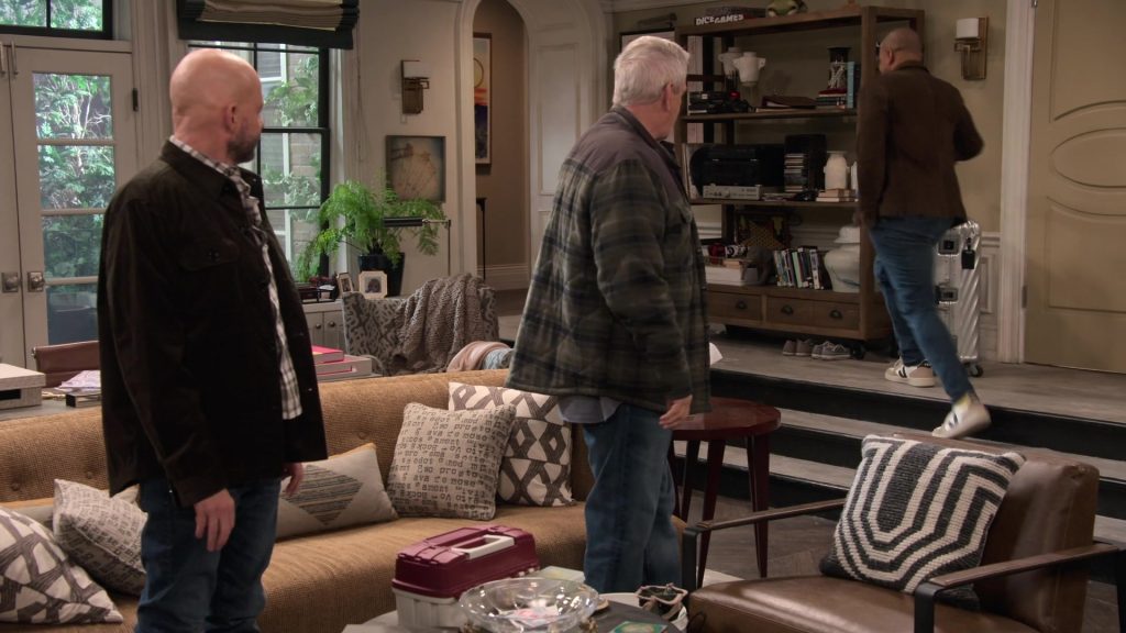 Veja Men's Sneakers Worn by Donald Faison as Trey in Extended Family S01E02 “The Consequences of Making Yourself at Home” (2024) (Image 4)