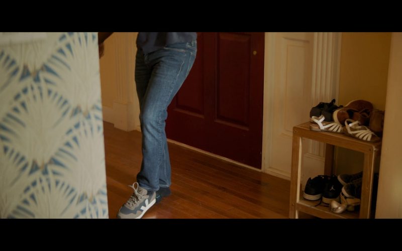Veja Men's Sneakers Worn by Kevin Hart as Sonny Fisher in Me Time (2022) (Image 1)