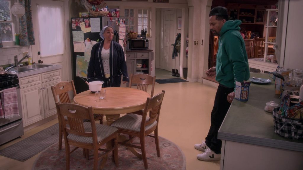 Veja Men's Sneakers Worn by Mike Epps as Bernard and Pop-Tarts Toaster Pastries in The Upshaws S02E08 “Goin' In” (2022) (Image 1)