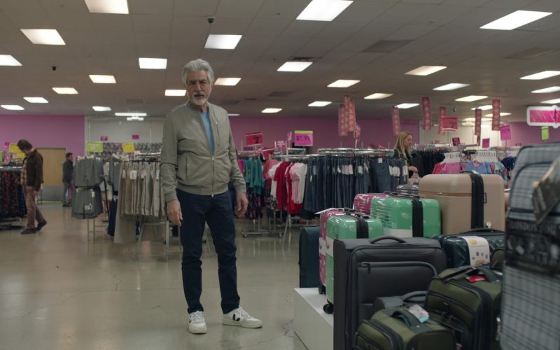 Veja Men's Sneakers in Barry S03E04 “All the Sauces” (2022) (Image 1)