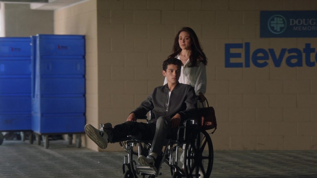 Veja Men's Sneakers in The Rookie S03E12 “Brave Heart” (2021) (Image 1)