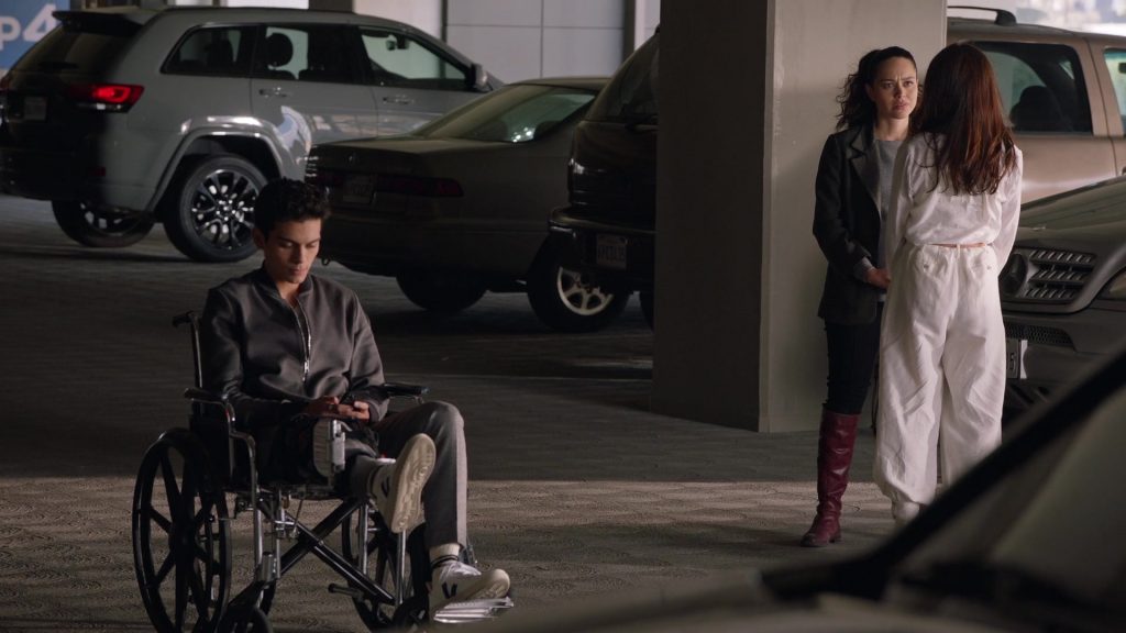 Veja Men's Sneakers in The Rookie S03E12 “Brave Heart” (2021) (Image 2)