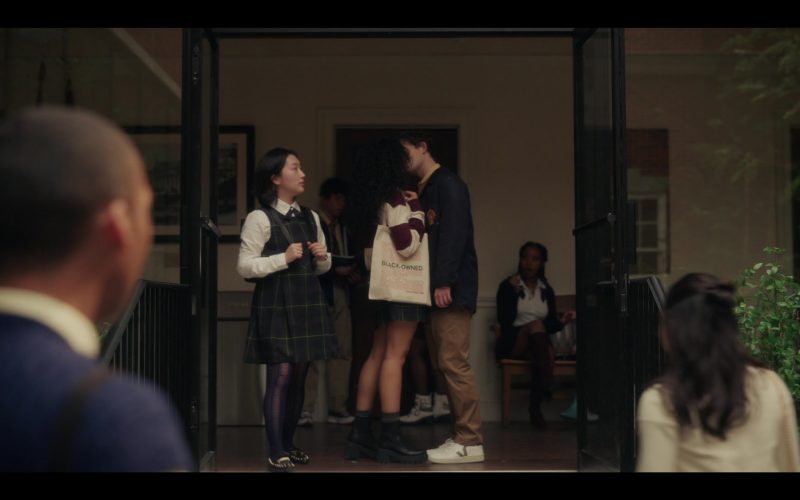 Veja Men's Sneakers of Eli Brown as Otto ‘Obie' Bergmann IV in Gossip Girl S01E02 “She's Having a Maybe” (2021) (Image 1)