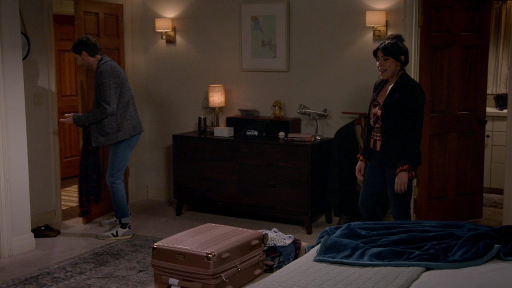 Veja Men's Trainers Worn by Thomas Middleditch as Drew in B Positive S02E02 “Vermont, Switzerland and Connecticut” (2021) (Image 1)