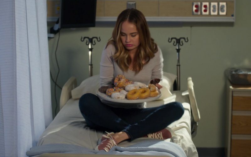 Veja Pink Shoes Worn by Debby Ryan as Patricia Bladel in Insatiable Season 2 Episode 3 “Boomerang” (2019) (Image 1)