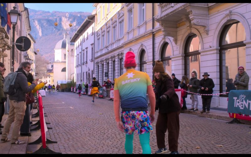Veja SDU Rec Alveomesh trainers in The Four Seasons S02E08 “Maratona” (2026) (Image 1)
