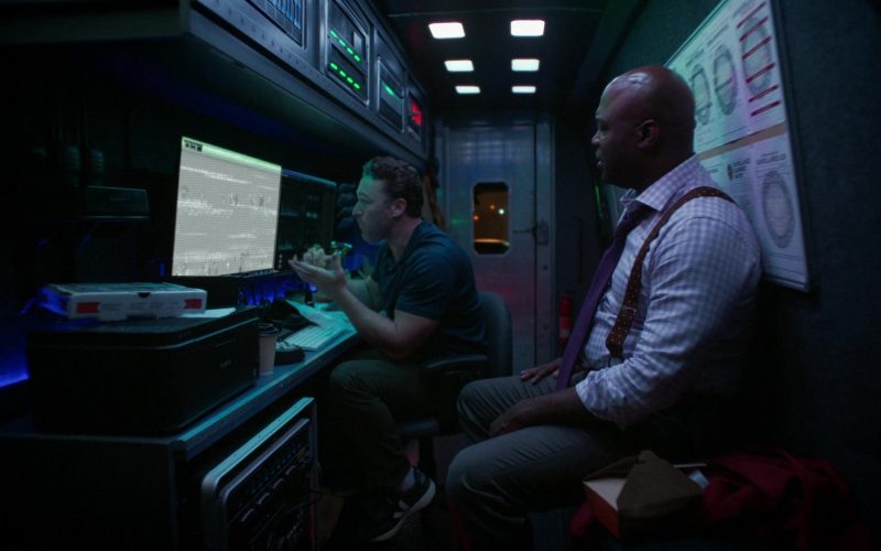 Veja Shoes in Will Trent S04E06 (2026) (Image 1)