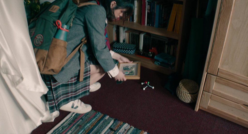 Veja Sneakers in Beetlejuice Beetlejuice (2024) (Image 2)