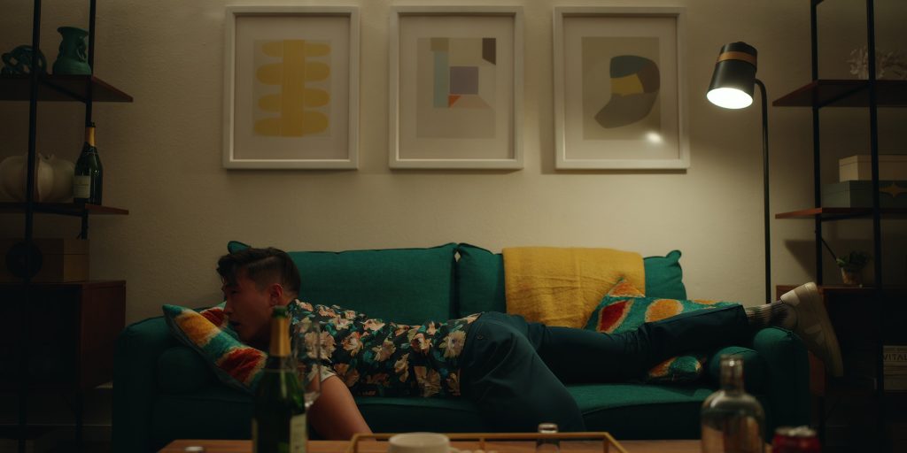 Veja Sneakers in Loot S02E10 “We Shouldn't Exist” (2024) (Image 2)