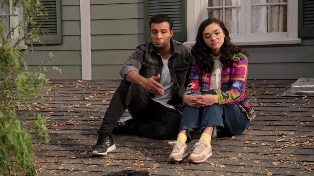 Veja Sneakers of Paulina Chávez in The Expanding Universe of Ashley Garcia S01E09 “In Tad We Trust” (2020) (Image 1)