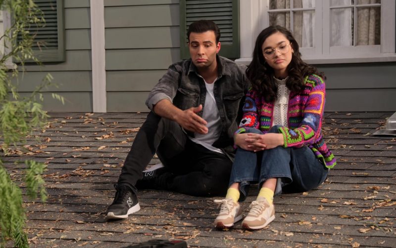 Veja Sneakers of Paulina Chávez in The Expanding Universe of Ashley Garcia S01E09 “In Tad We Trust” (2020) (Image 1)