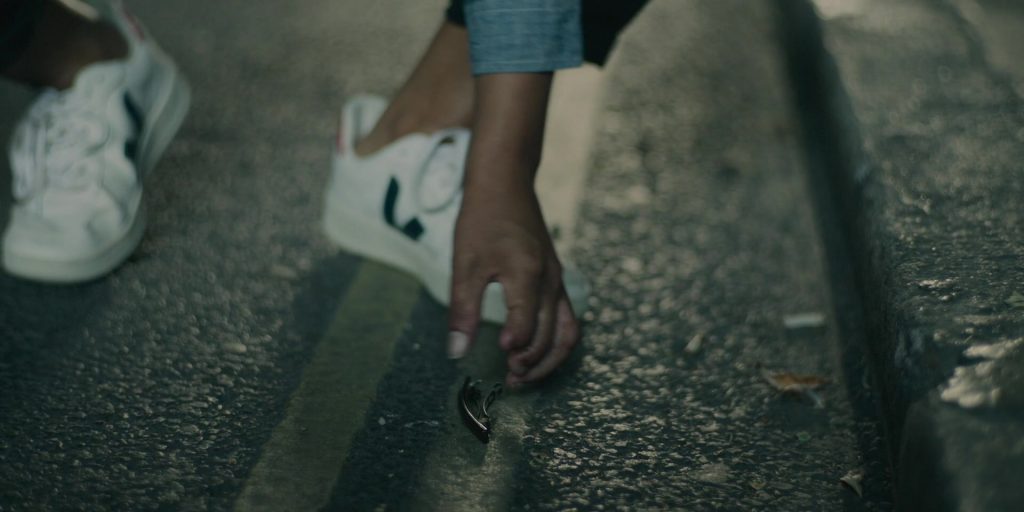 Veja Women's Sneakers in Slow Horses S03E01 “Strange Games” (2023) (Image 12)