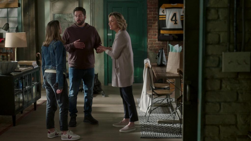 Veja Women's Sneakers of Allison Miller as Maggie Bloom in A Million Little Things S04E19 “Out of Hiding” (2022) (Image 1)