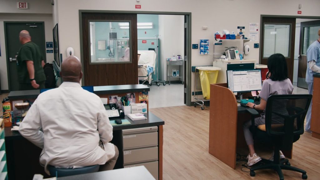 Vtech Phone, Nike Air Max 90 Sneakers in St. Denis Medical S02E06 “I Left a Woman on the Table” (2025) (Image 3)
