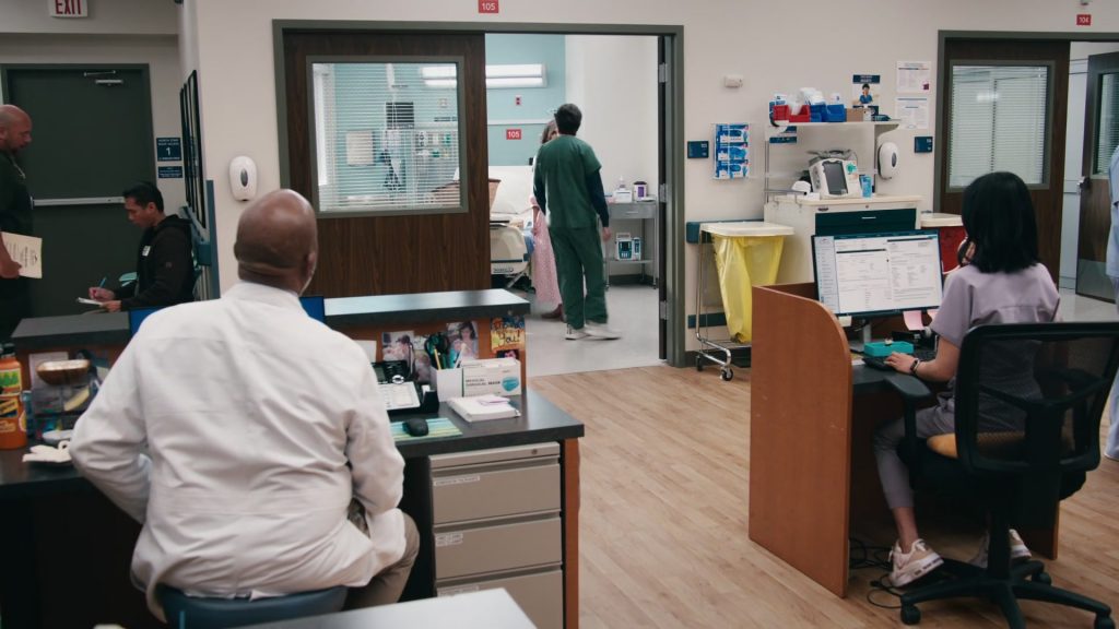 Vtech Phone, Nike Air Max 90 Sneakers in St. Denis Medical S02E06 “I Left a Woman on the Table” (2025) (Image 5)