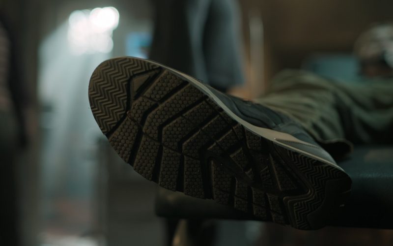 Zara Men's Sneakers in Invasion S02E09 “Breakthrough” (2023) (Image 1)